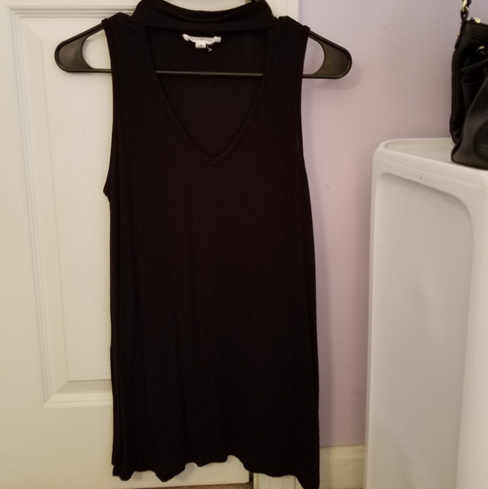 Black v neck tank